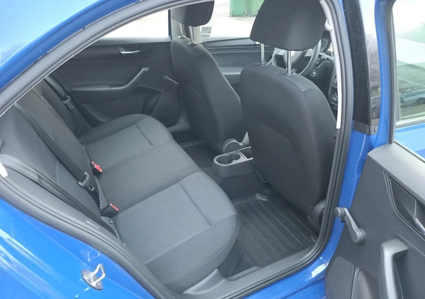 Skoda RAPID cena 31400 przebieg: 121000, rok produkcji 2018 z Wrocław małe 92
